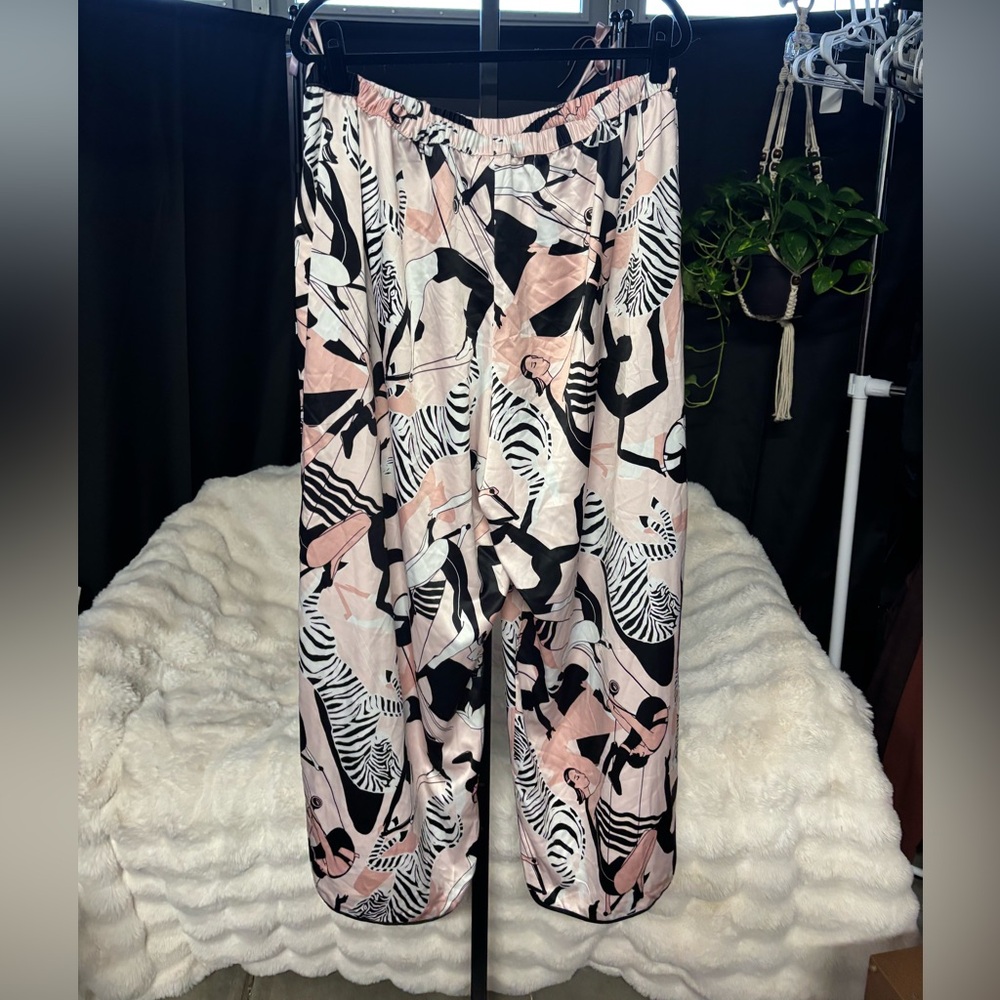 Elegant Zebra Print Women's Wide Leg Pants - Picture 2 of 3